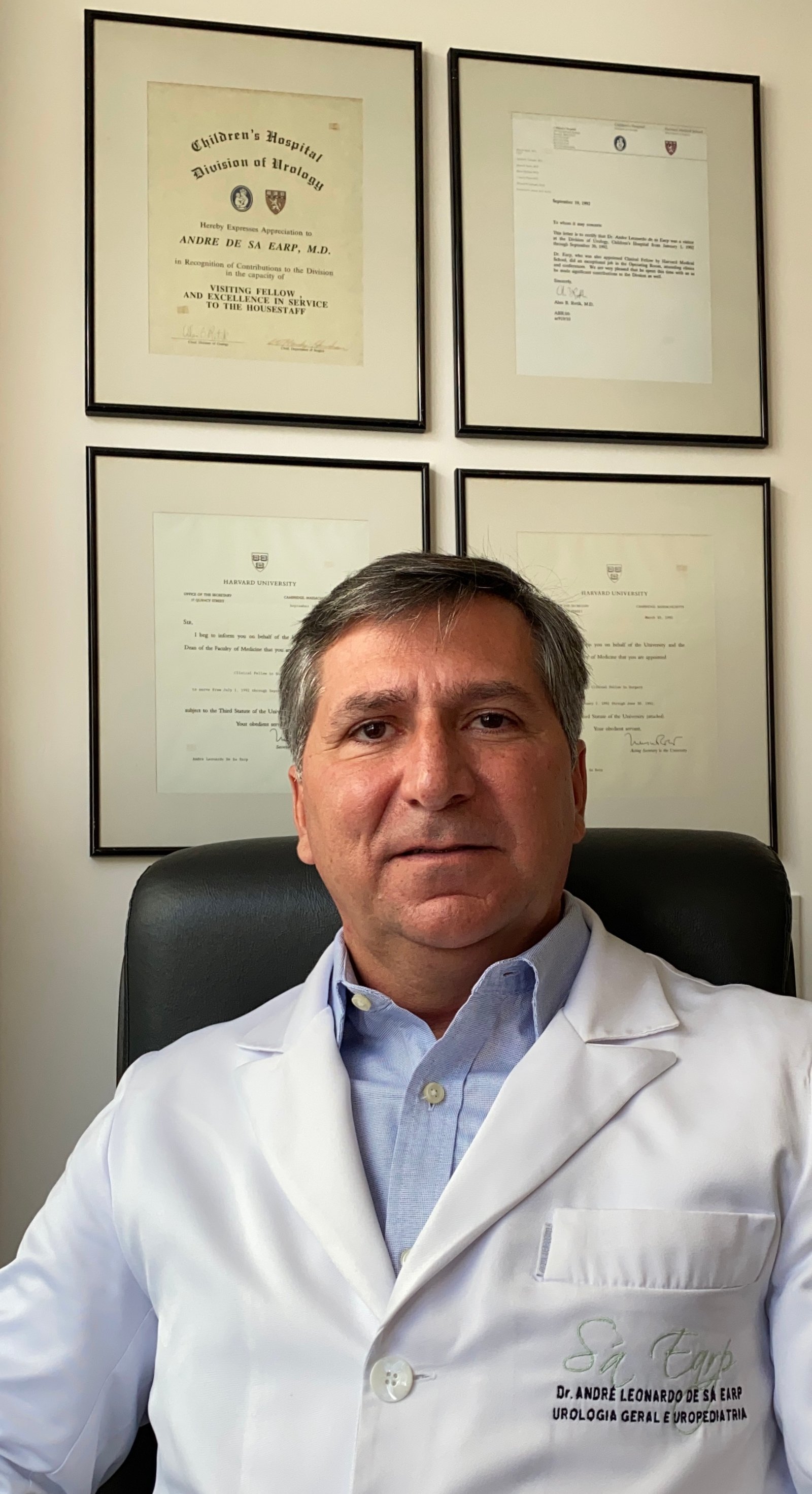 Dr. André Leonardo Sá Earp